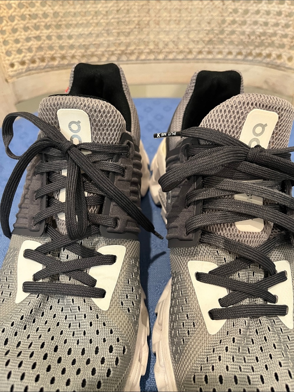 On Cloud Running Shoes Women’s Grey, Black and White - Picture 5 of 10